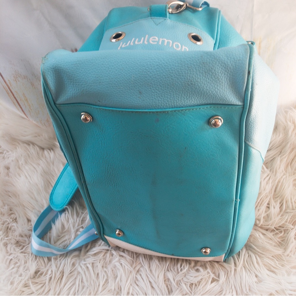 VINTAGE Lululemon Gym/Travel Bag - Picture 14 of 16